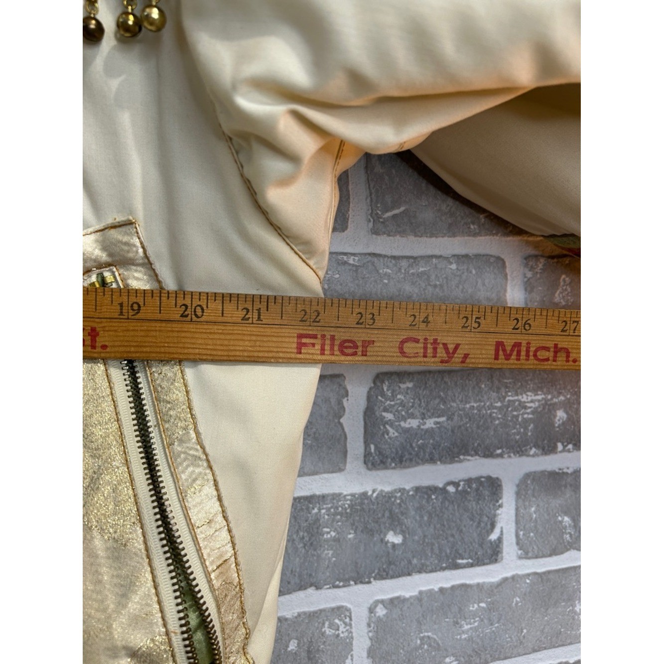 Vintage J. Gallery Puffer Jacket Large Beige Retro Bomber 80s. Rare. Bella