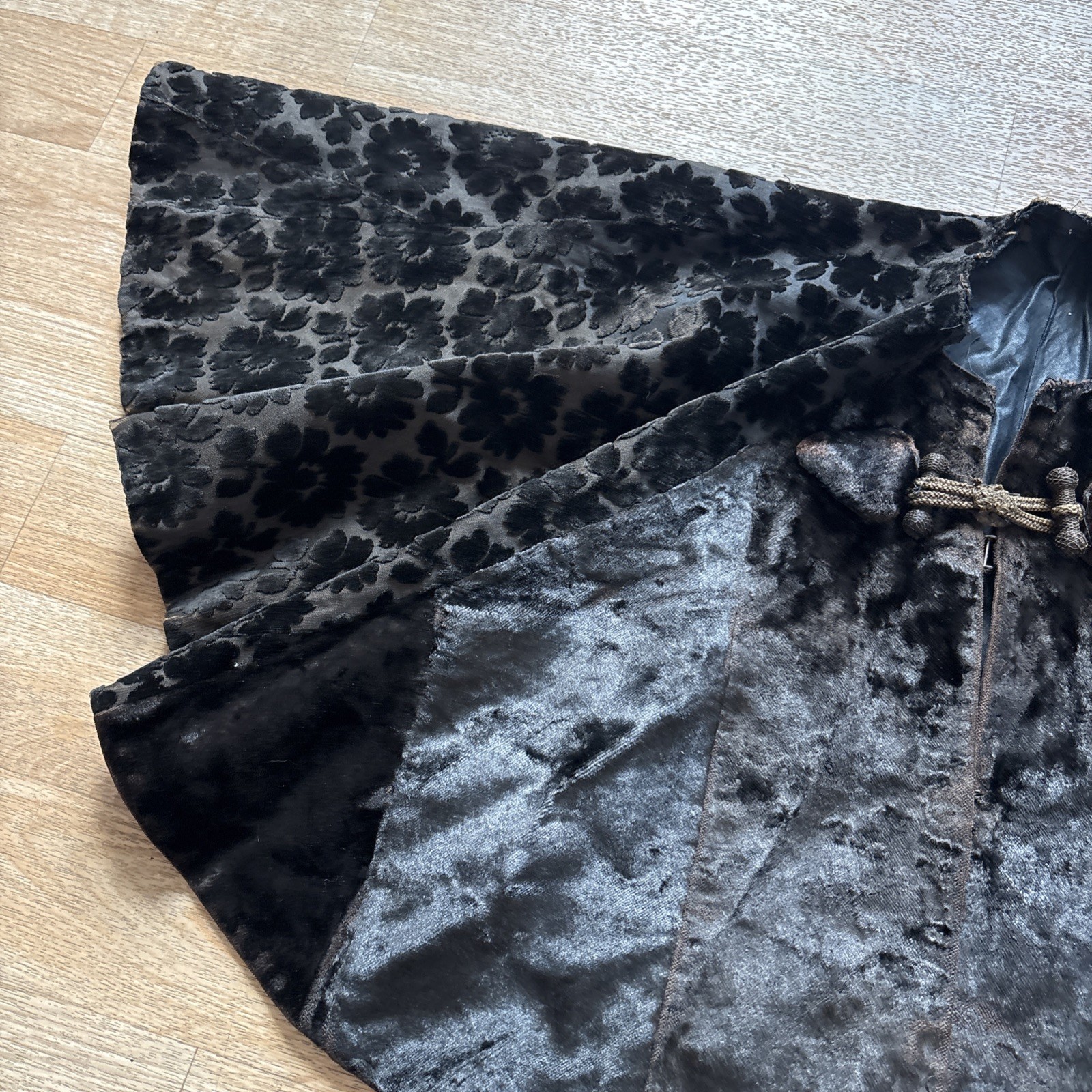 Edwardian Gothic Witchy Black Crushed Velvet Vintage Victorian Capelet Cape