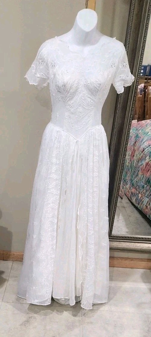 Vintage Voile Split Skirt Wedding Gown * szXS(measurements given) * Off White *