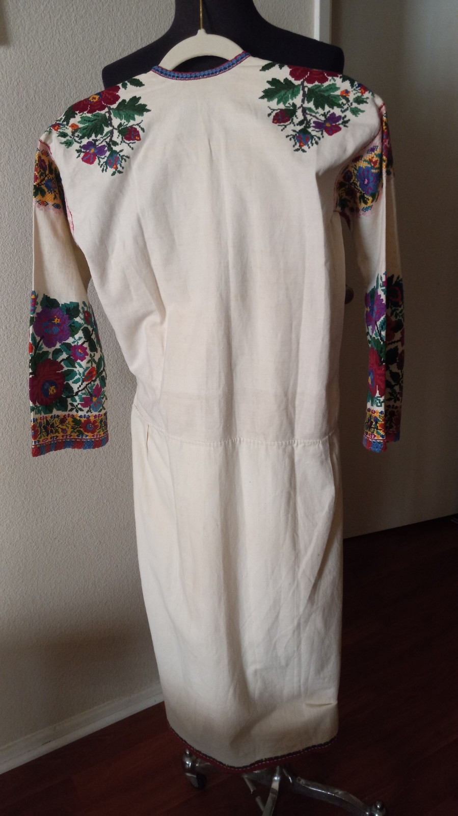 SUPER RARE UKRANIAN HAND EMBROIDERED HOMESPUN LINEN WOMAN DRESS 1900-1910