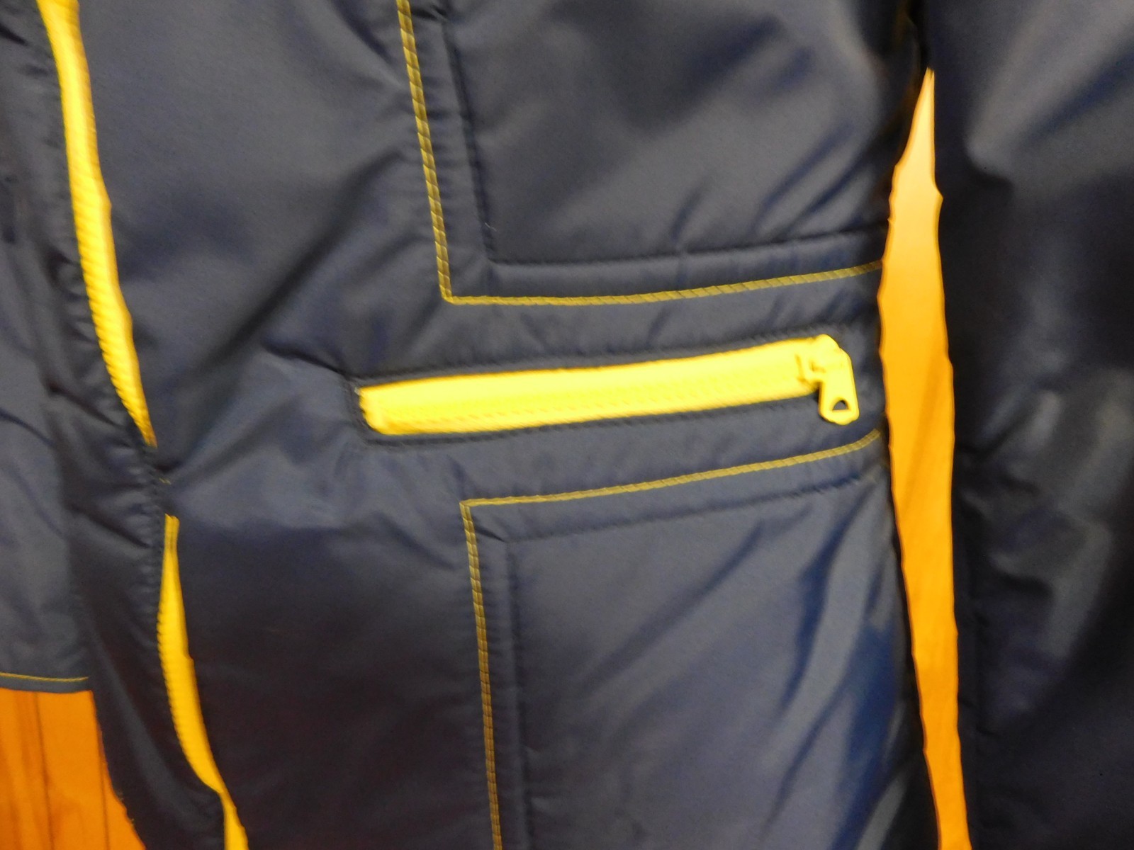 Vintage 80&rsquo;s WHITE STAG Ski Jacket Coat 35&Prime; Waist Blue w/ Yellow