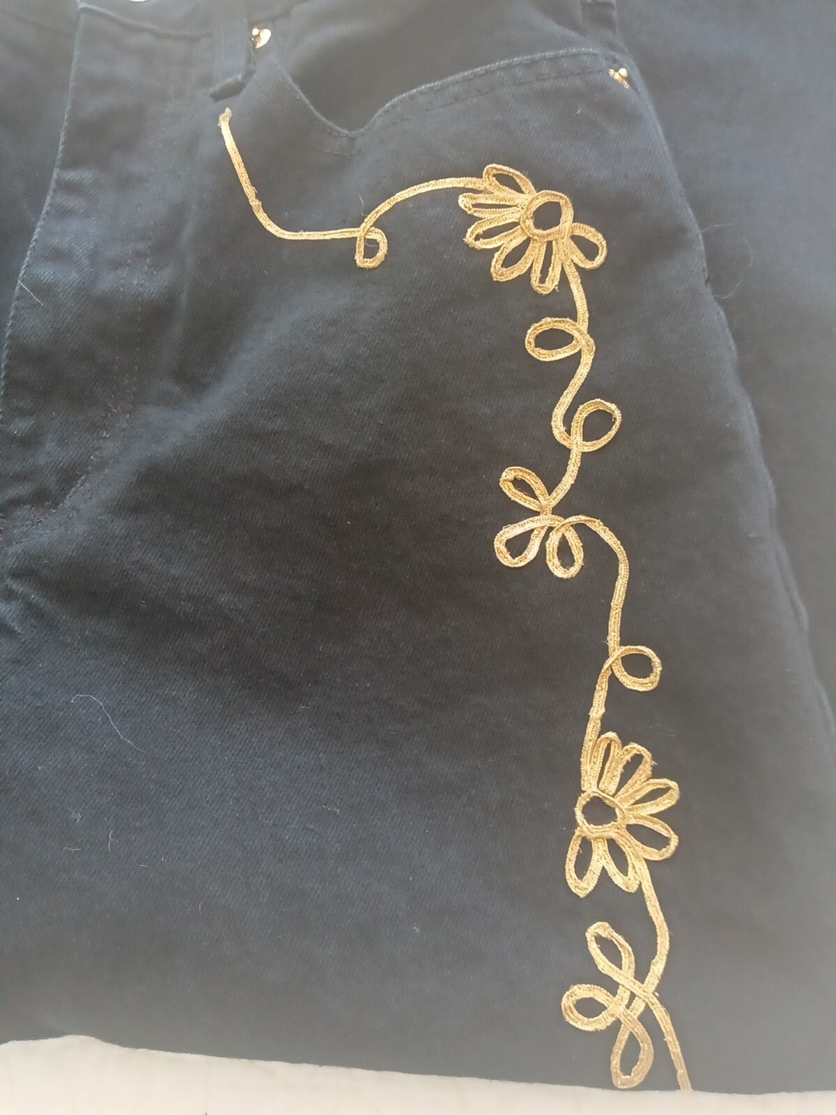 Sz 7 Vintage IOU Basic Blues Womens Black Denim High Waist Mom Jeans Gold Trim