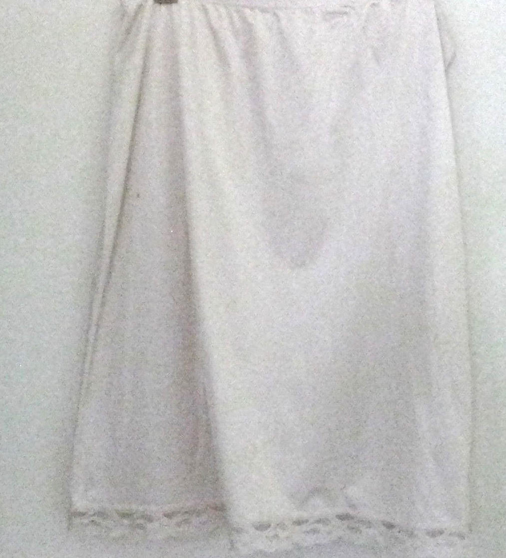 Vanity Fair Vtg Ivory Antron III Nylon Half Slip with Scalloped Lace Siz Med/Lg
