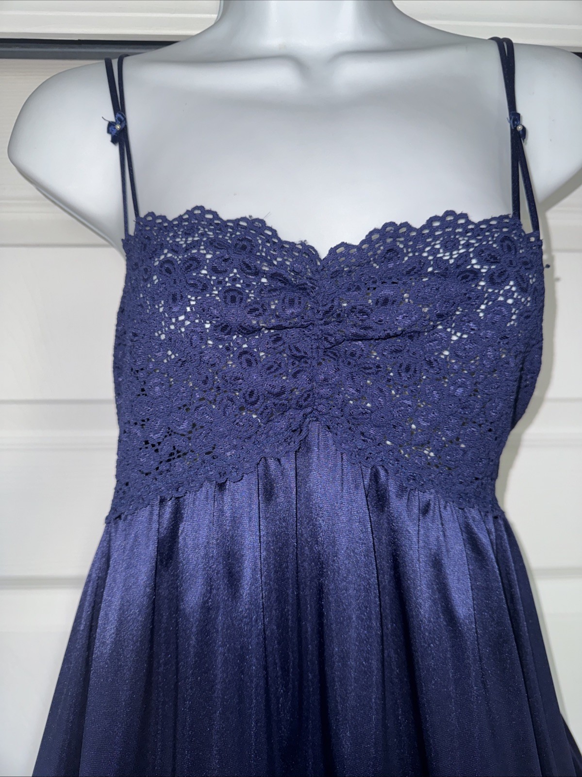 VTG VANITY FAIR Navy BLUE SWEEP NIGHT GOWN Large Long stretch Lace BODICE Gown