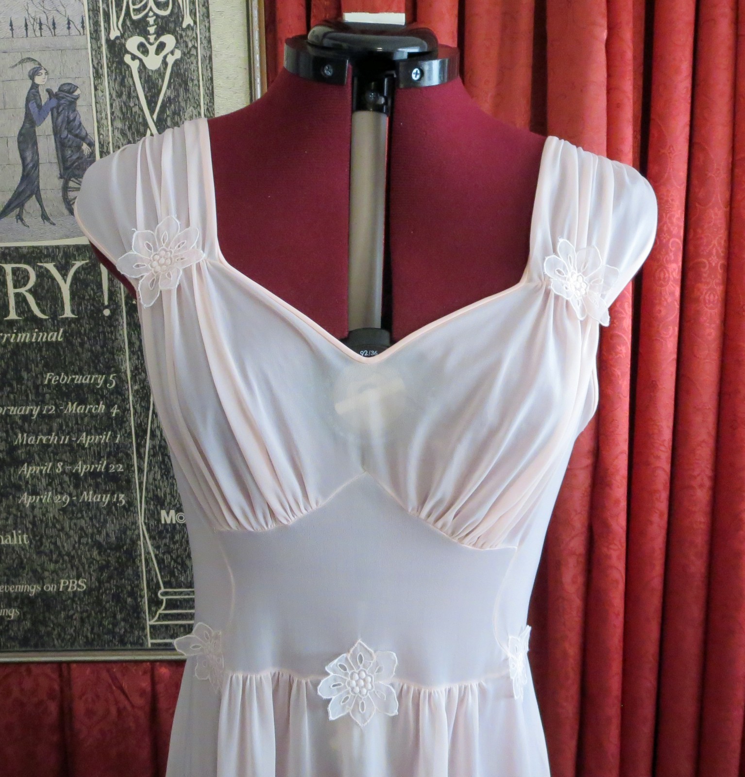 1950s Pink Luxite Nightgown Flower Appliques Sweetheart Neck L