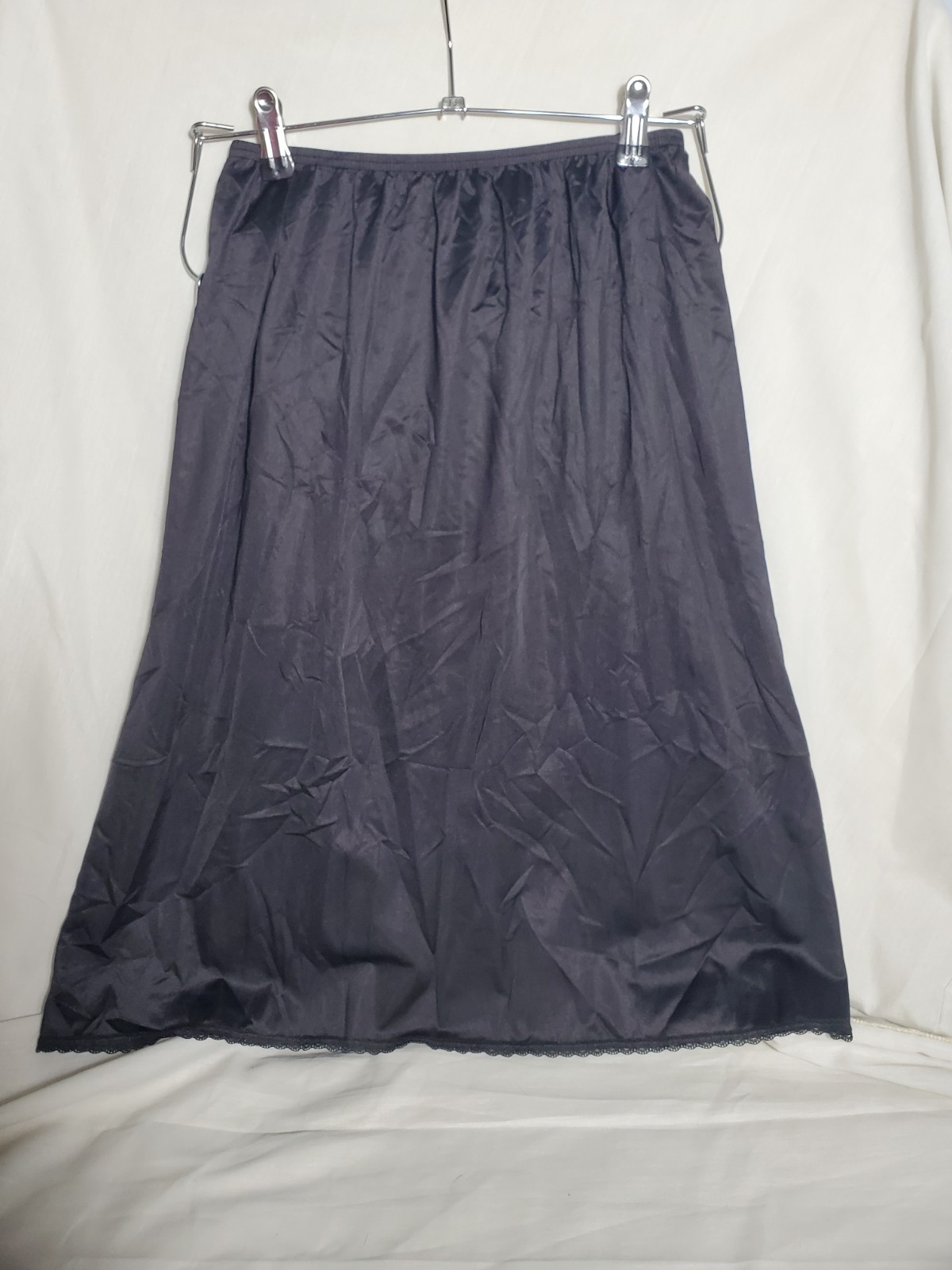 Vanity Fair Black Half Slip Vintage Size Medium 24&Prime; Made In Honduras