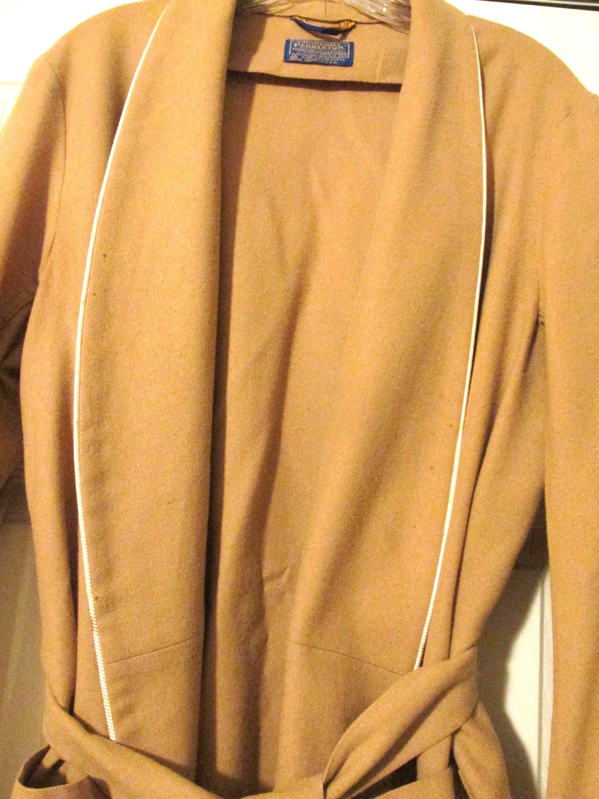Vtg. M Wool Pendleton Women&rsquo;s Shawl Collar Robe Belt Camel Brown White Trim USA