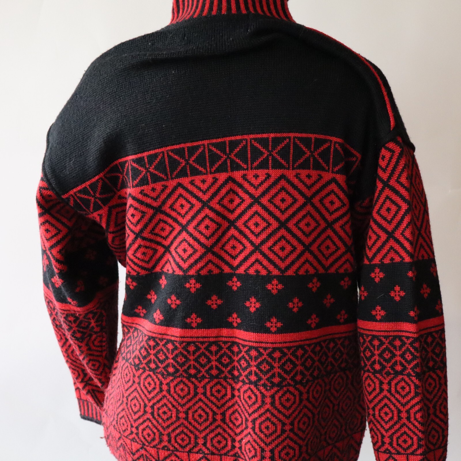 Vtg Obermeyer Women&rsquo;s Pullover Sweater Chloe Red, Black Emb Floral Sz Small
