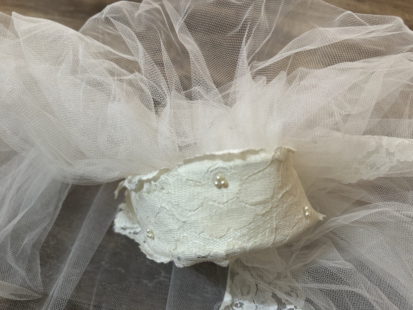 Vintage Wedding Dress Gown S White Chantilly Lace Long Sleeve Fitted Train Veil