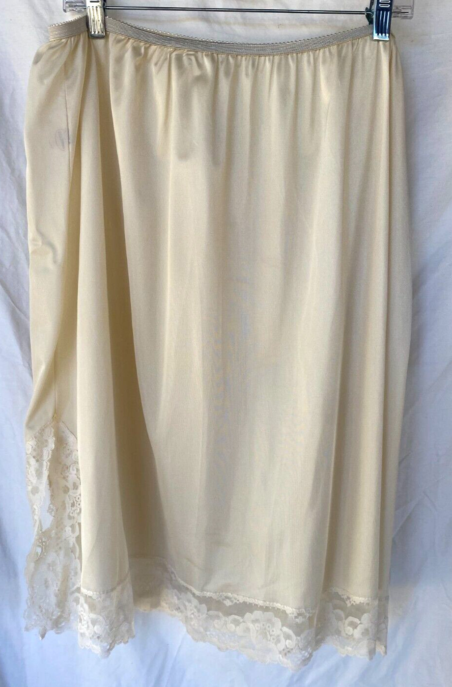 VTG..VELROSE..100% ANTRON III NYLON..BEIGE..HALF..SLIP..NEW..USA..NOWT..44/46