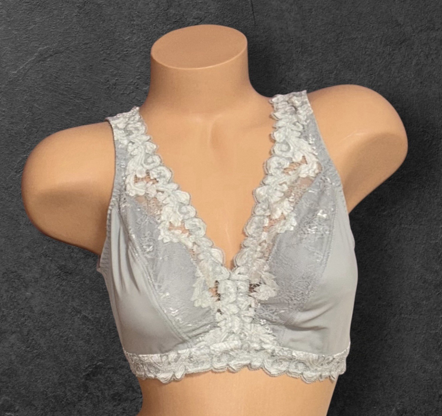 Breezies Silver Silky Sheer Lace Embroidery Wireless Nylon Bra Womens M NOS