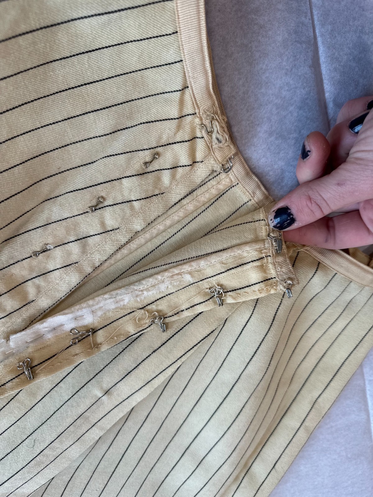 Edwardian Titanic White Wool Pinstripe Women&rsquo;s Walking Suit Jacket & Skirt 1910s