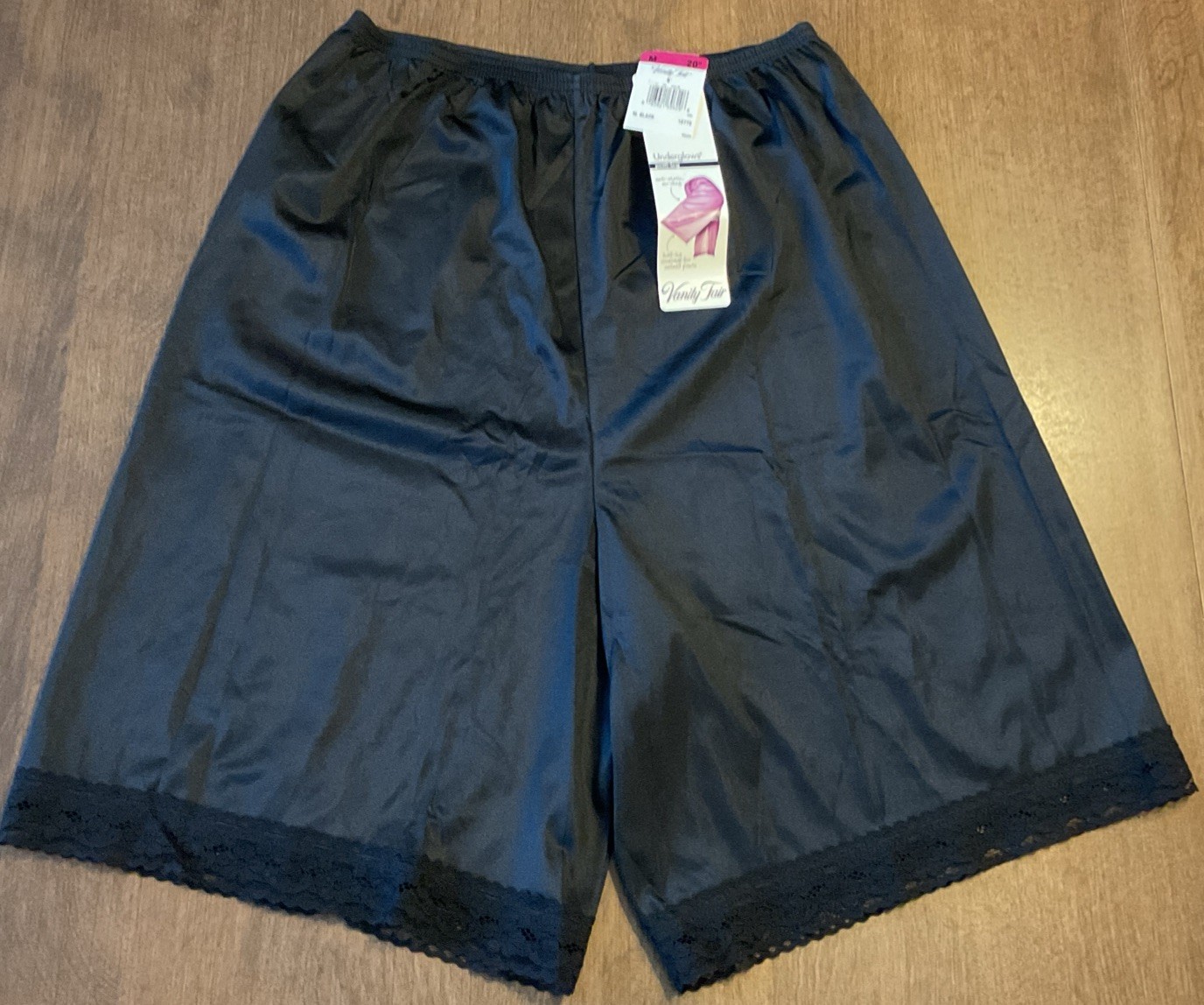 Vtg Vanity Fair Underglows Nylon Lace 20&Prime; Petti-Leg Slip Shorts Black Medium NWT