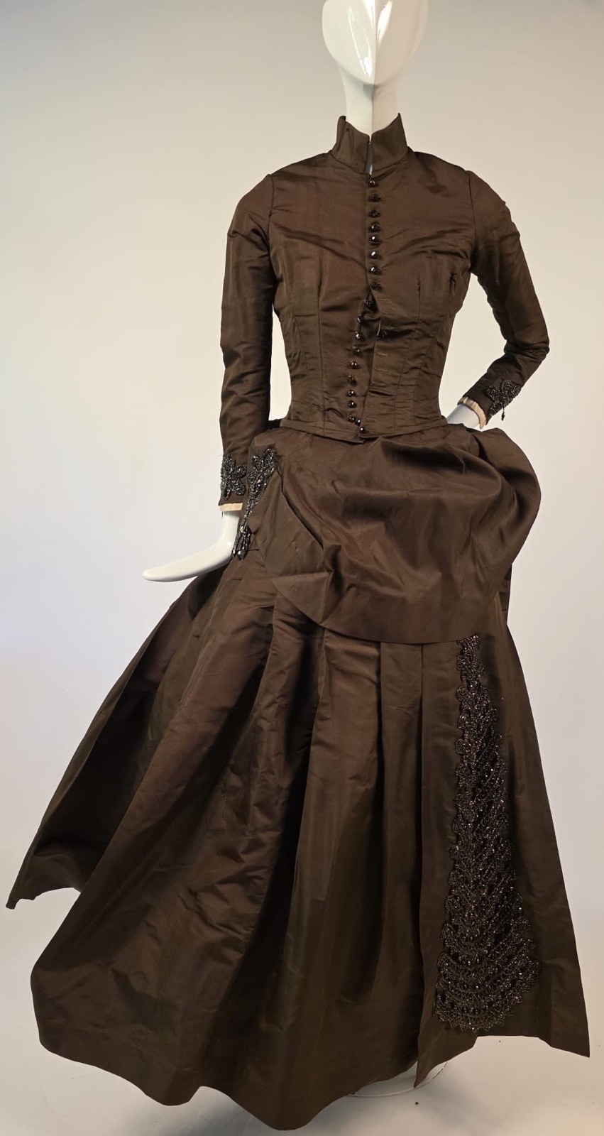 VICTORIAN 1880’S 3 PC BROWN SILK BUSTLE DRESS W BEADED TRIM + FULL VOLUME SKIRT