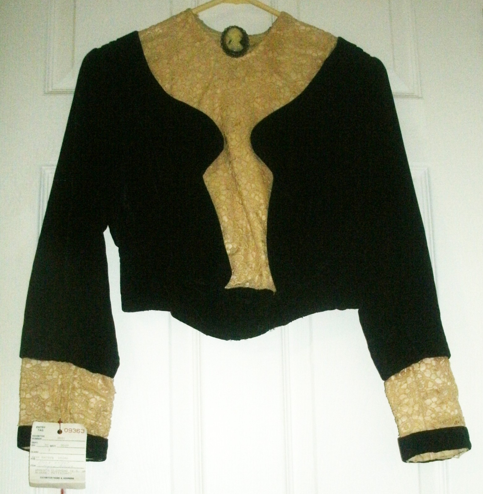 1910 Great Grandmother&rsquo;s Velvet Lace Bloused Jacket Original Antique Ribbon Win