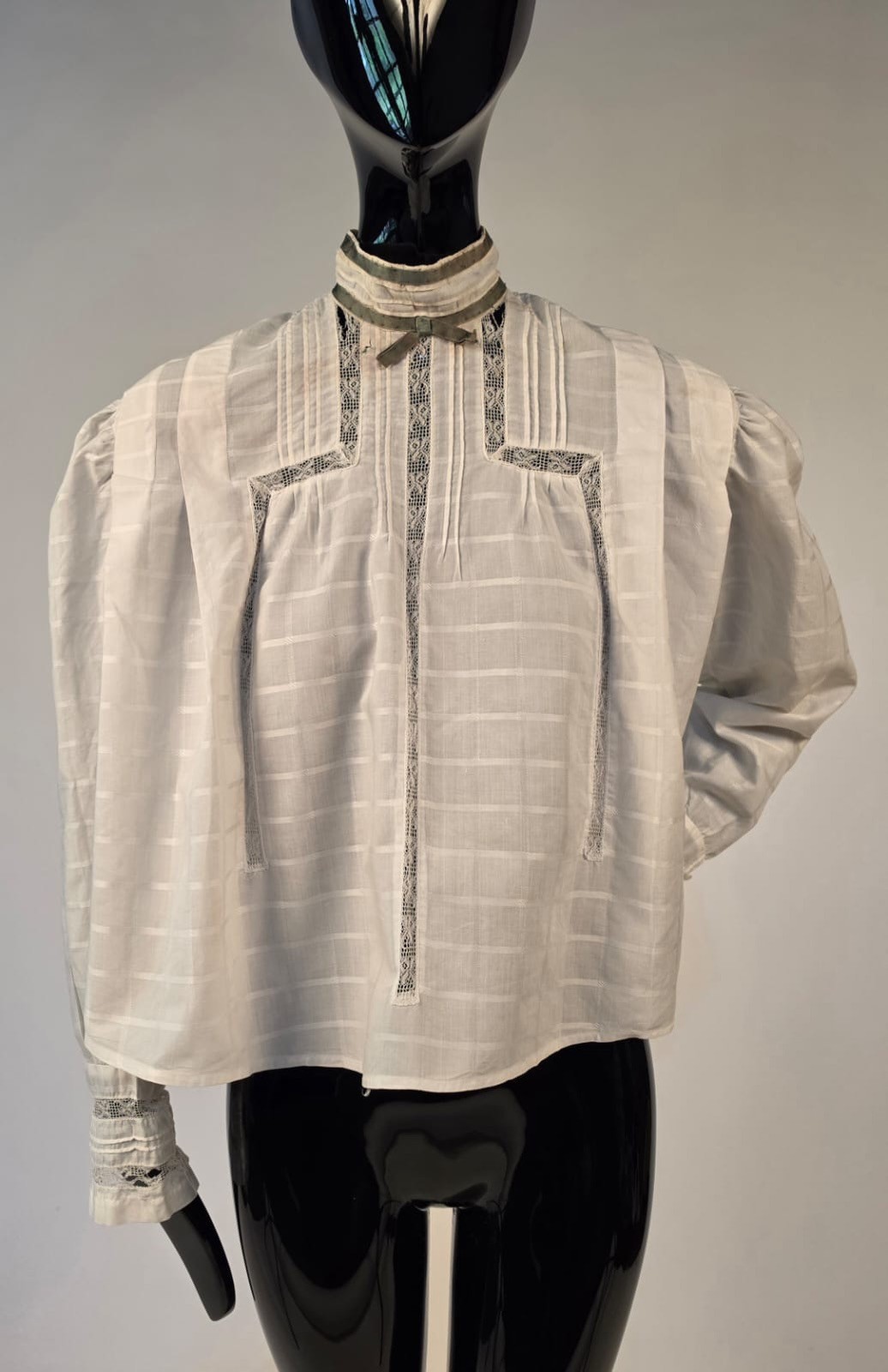 EDWARDIAN WHITE BLOUSE W LACE INSERTION + RIBBON TRIMMED HIGH COLLAR