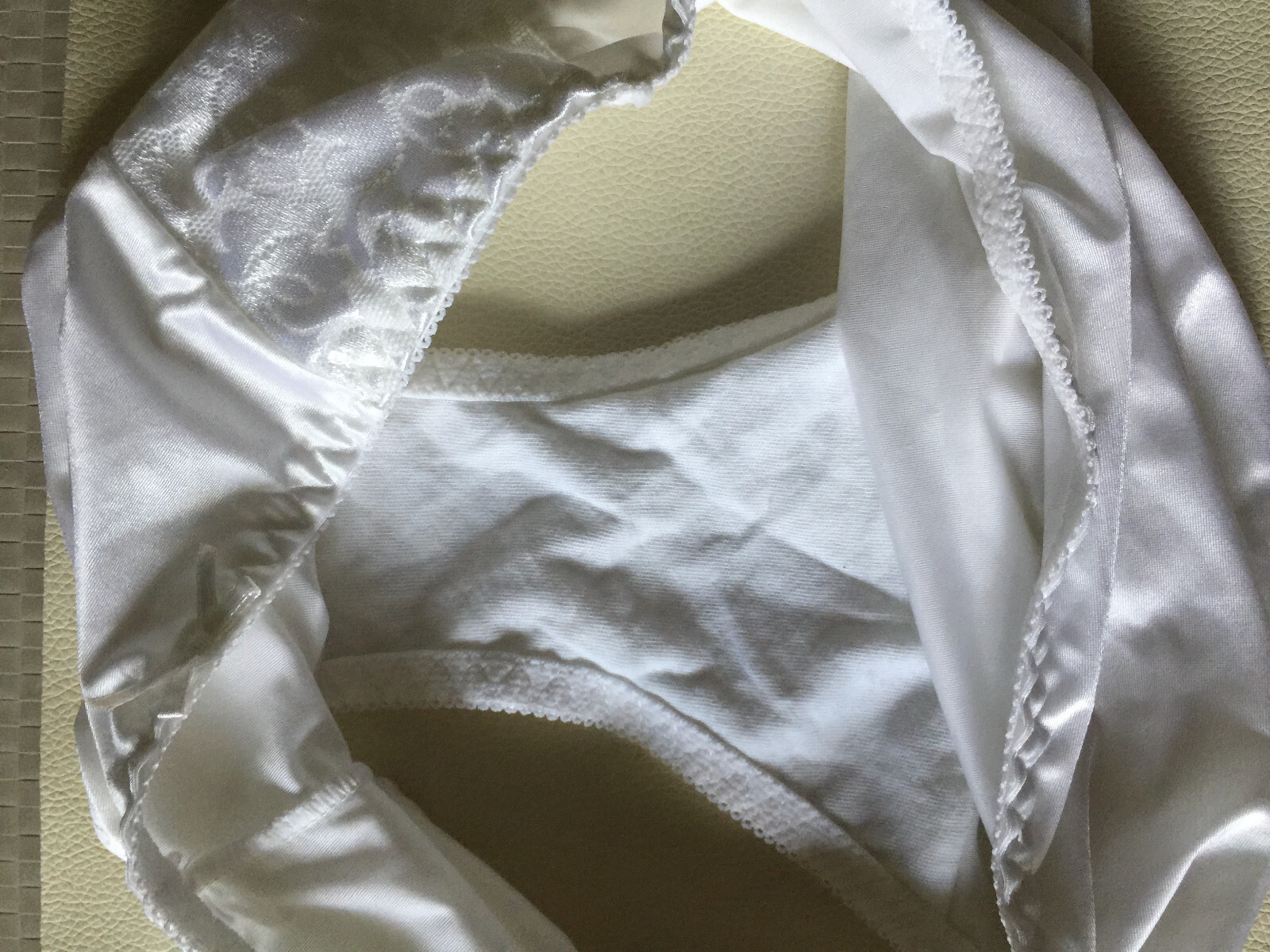 White Sateen Finish Stretch Moderete Control Bali Panties Briefs Size 6 M 32 34