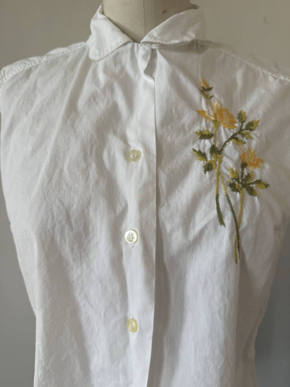 1940s 50s Cap Sleeve Cotton Loop Collar Button Up Shirt Embroidered Floral S/M