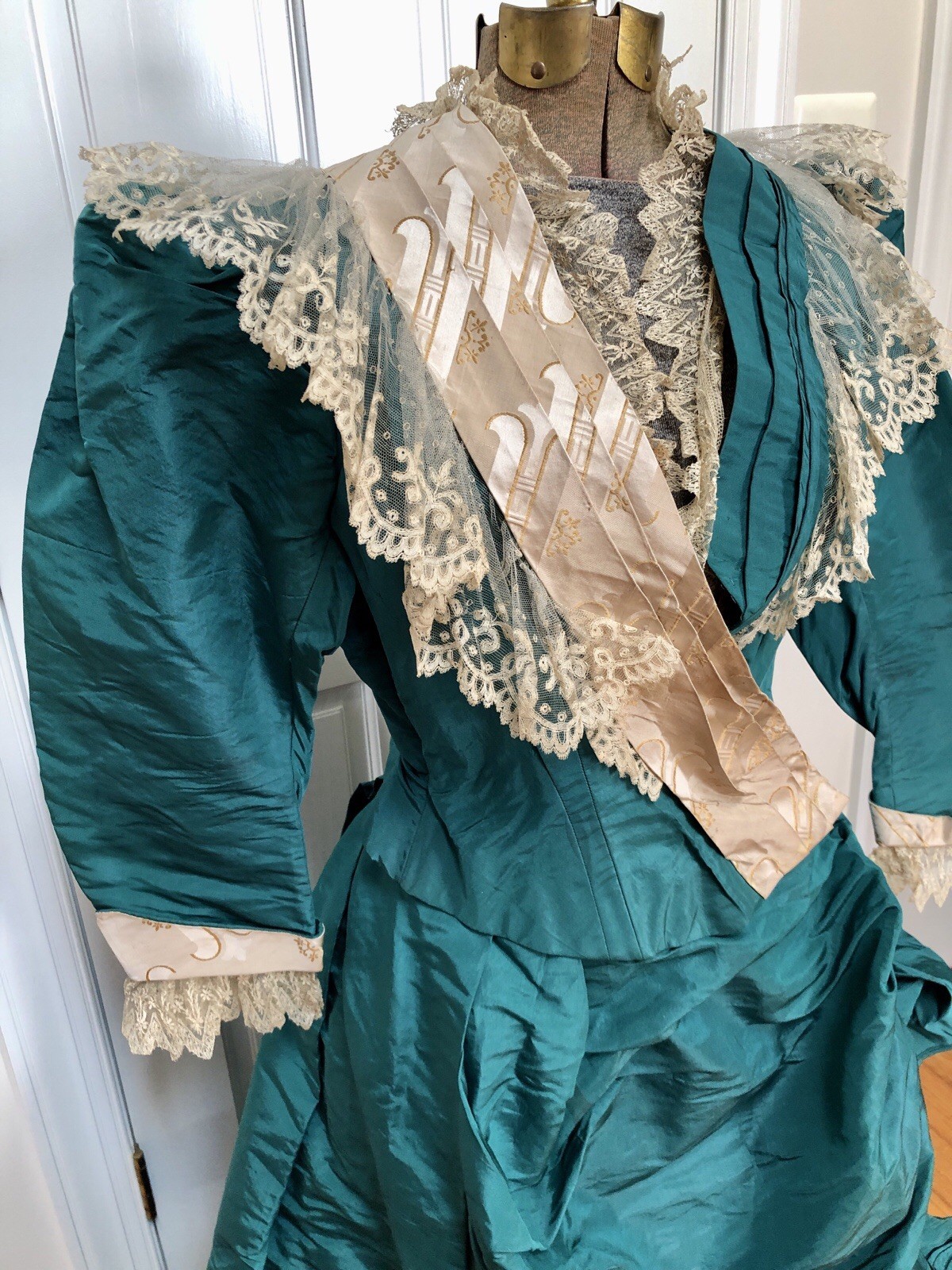 Antique 1880s 3Pc *EMERALD GREEN SILK Victorian BUSTLE DRESS w/PRINCESS JACKET*