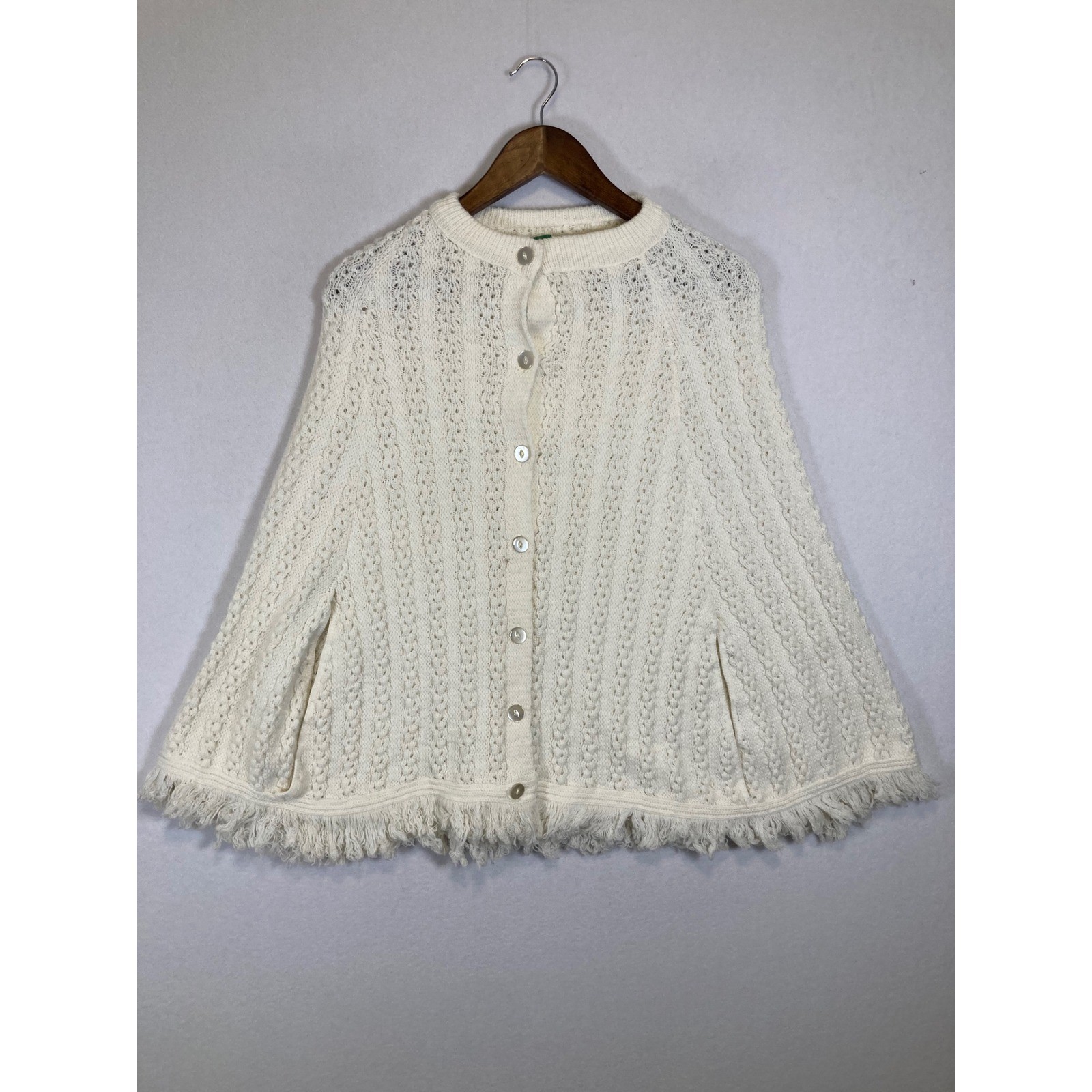 Vintage 60s Evry Green Women One Size Ivory Cable Knit Fringe Button Front Cape