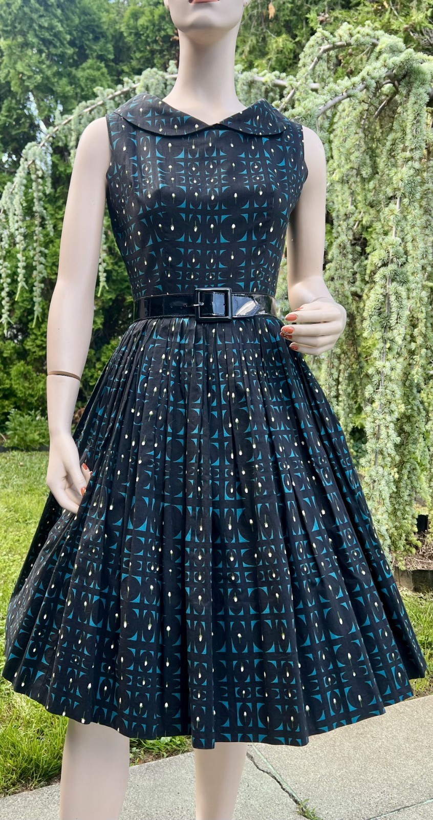 VINTAGE 1950&rsquo;s BLACK COTTON DRESS W/ BLUE & WHITE GEOMETRIC PRINT
