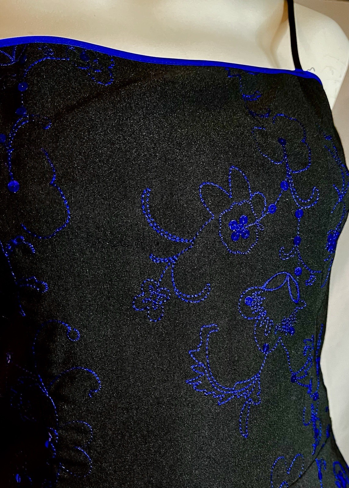Black Formal Dress Embroidery & Sequin Pattern W/Tulle Slip SIZE M