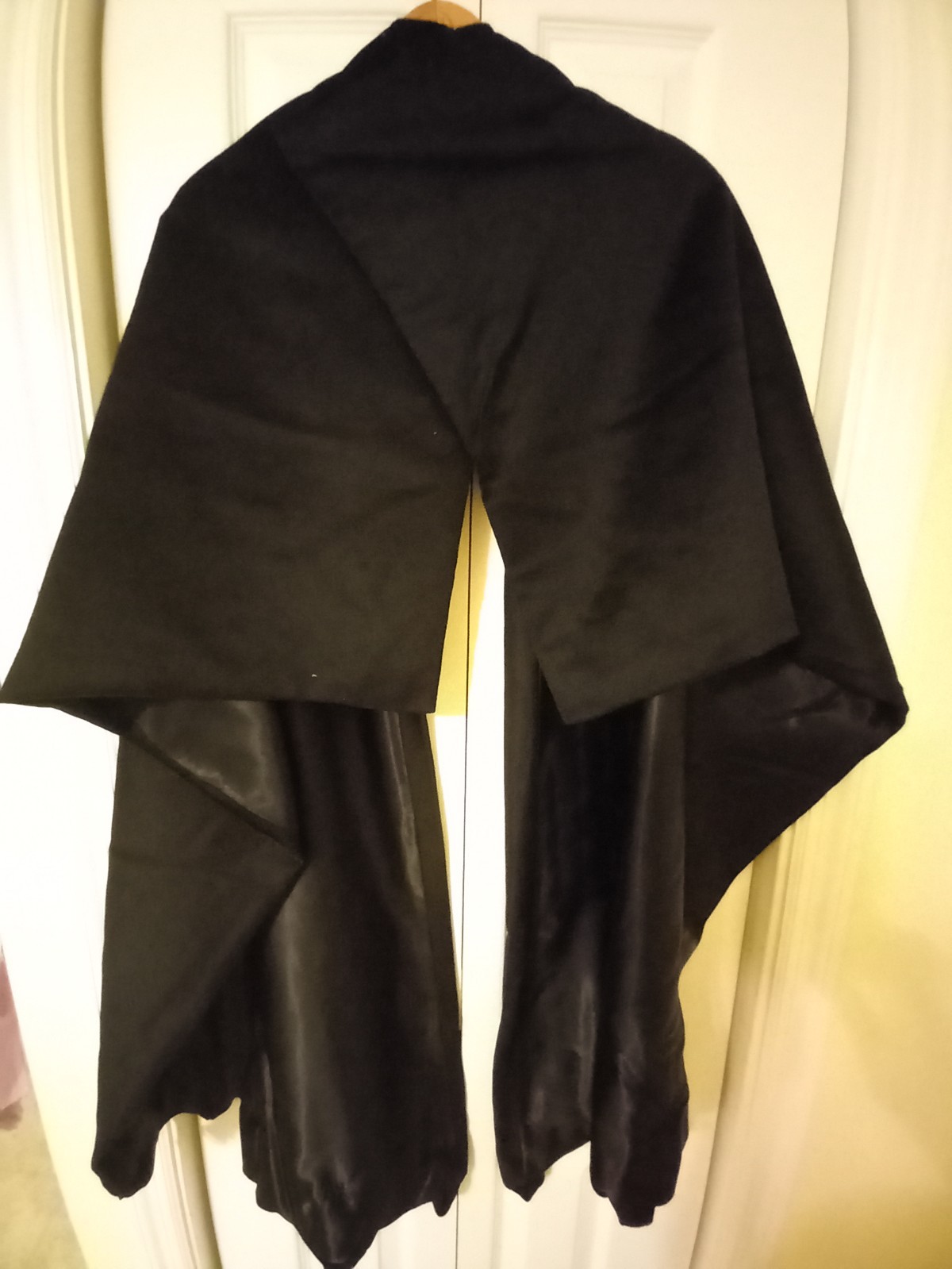 VTG 40s Opera cape, Blk, hand made, fur blend, elegant. Unusual bottom finish