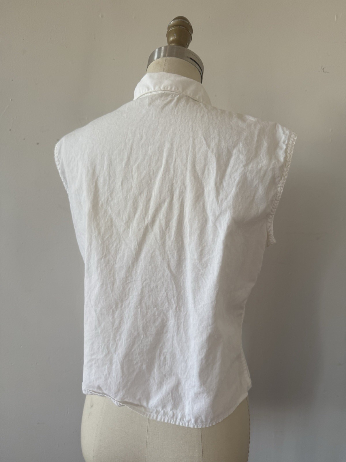 1940s 50s Cap Sleeve Cotton Loop Collar Button Up Shirt Embroidered Floral S/M