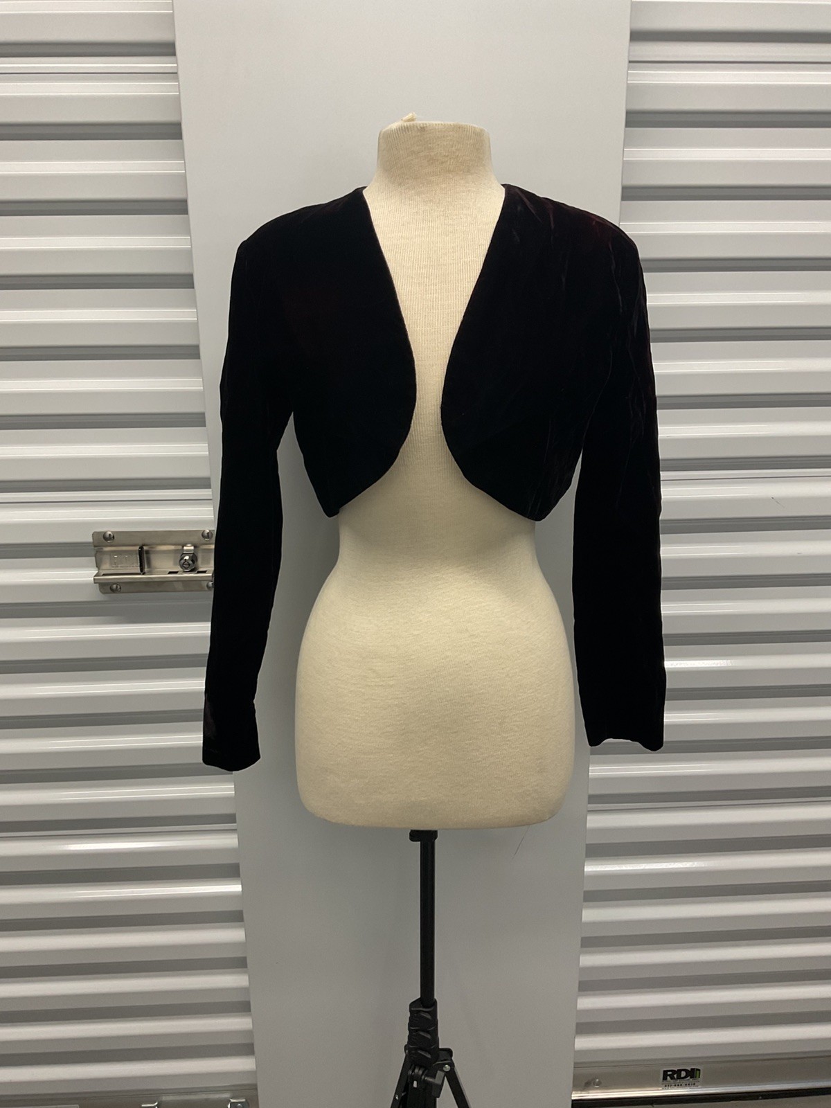Vtg Jessica McClintock Gunne Sax Black Red Velvet Shrug Bolero Jacket Sz Large