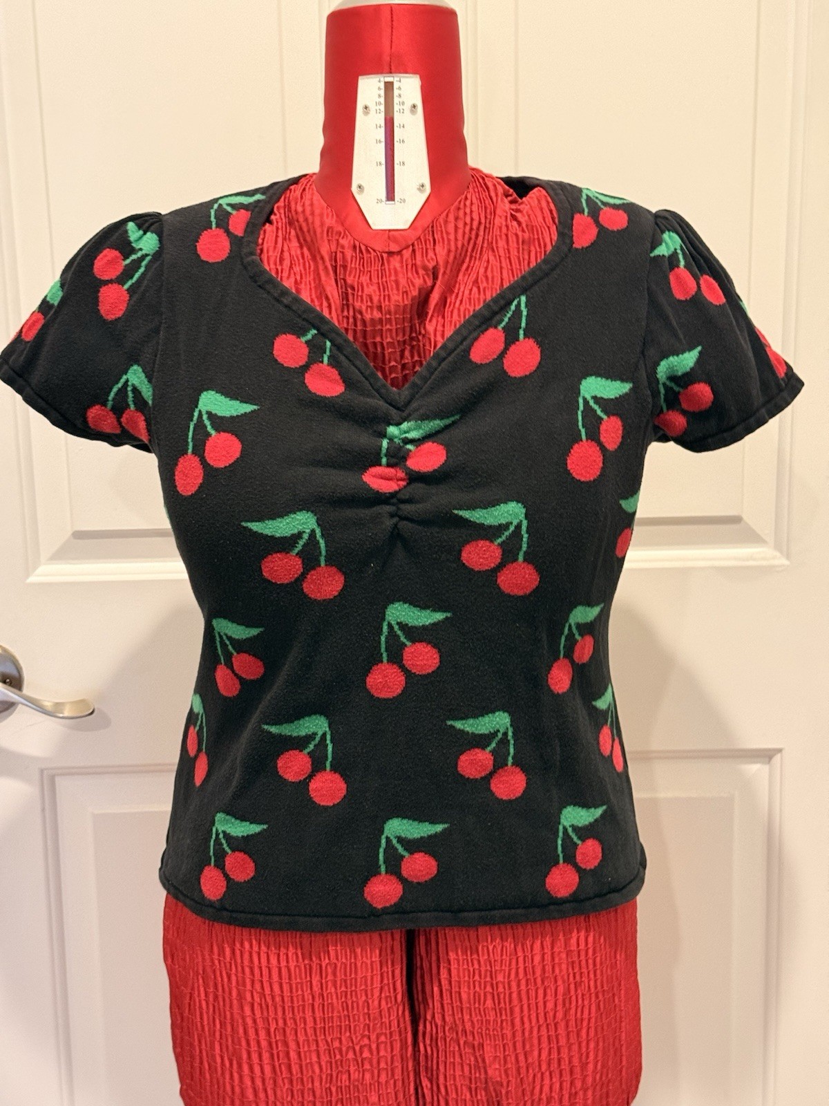 Women’s Vintage 2010’s Sourpuss XL short Sleeve Knitted Sweater In Cherry Print