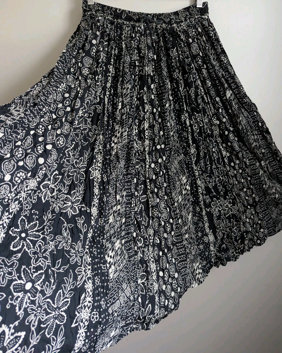 Vintage Crinkle Cotton Broomstick Skirt India Boho Black White Geo Floral Hippie