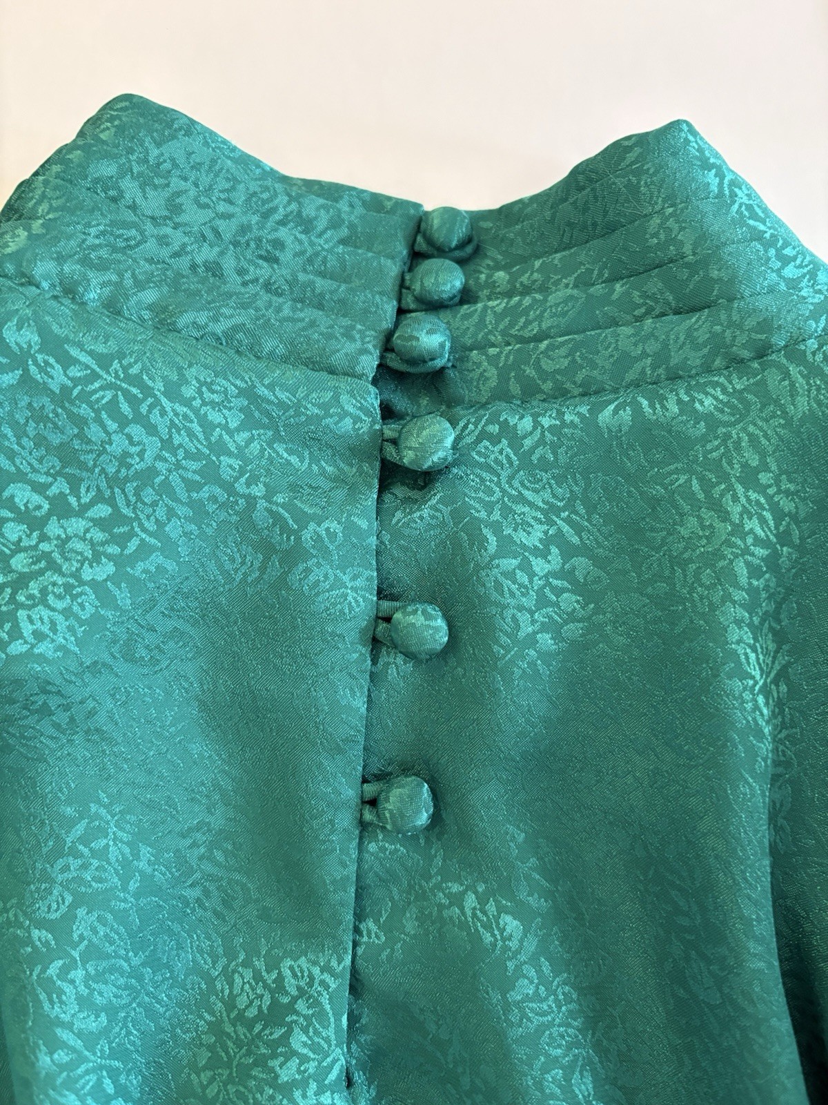 VTG Green Blouse, Faint Pattern. Made In Korea. 100% Polyester But Feels Silky