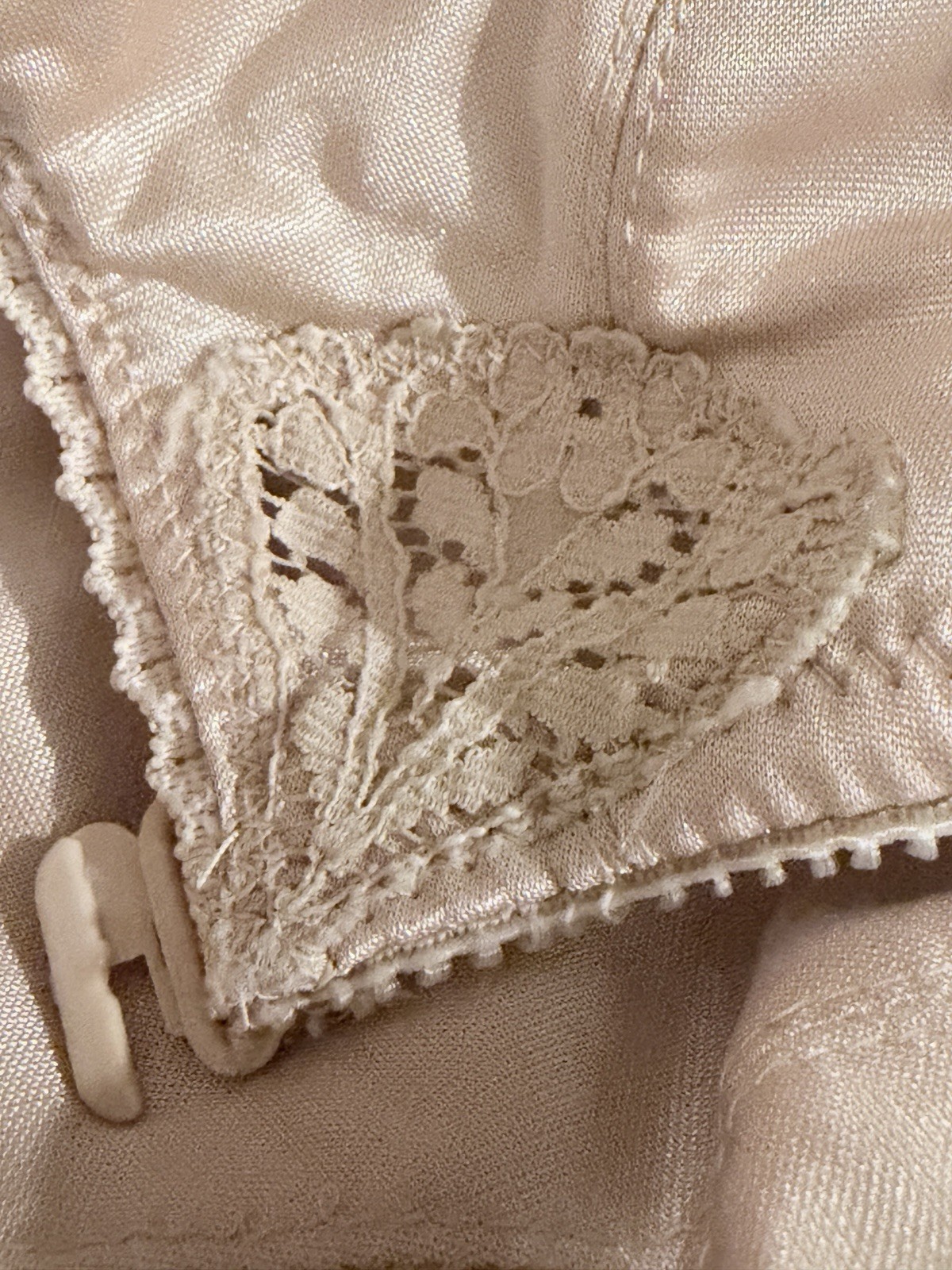 VTG 80’s Maidenform® PRETTY ME Beige Front Clasp Unpadded Wireless Laced Bra 36A