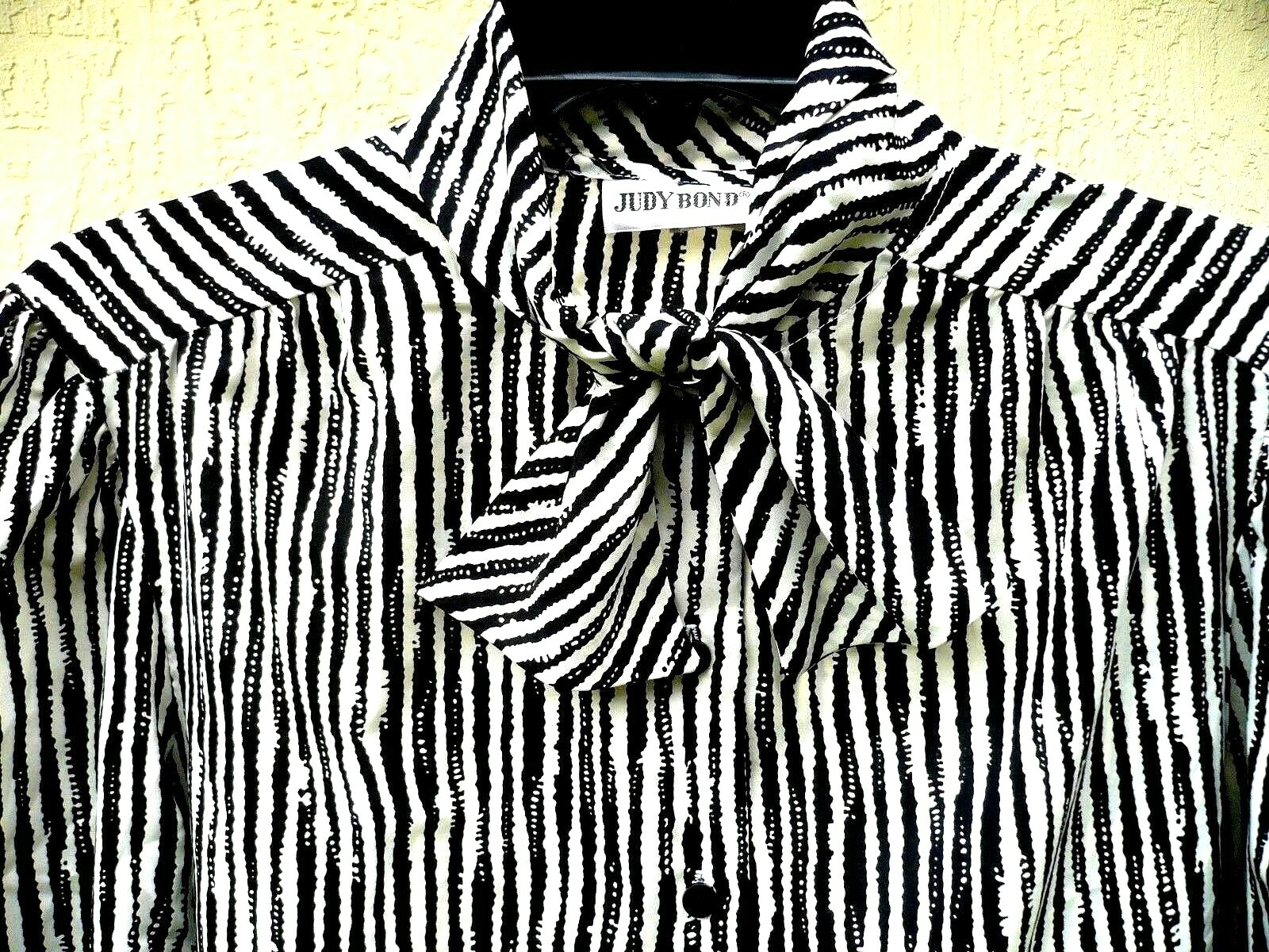 VTG JUDY BOND M WHITE BLACK JAGGED STRIPED KITTEN BOW TIES LS BLOUSE SHIRT WOMEN