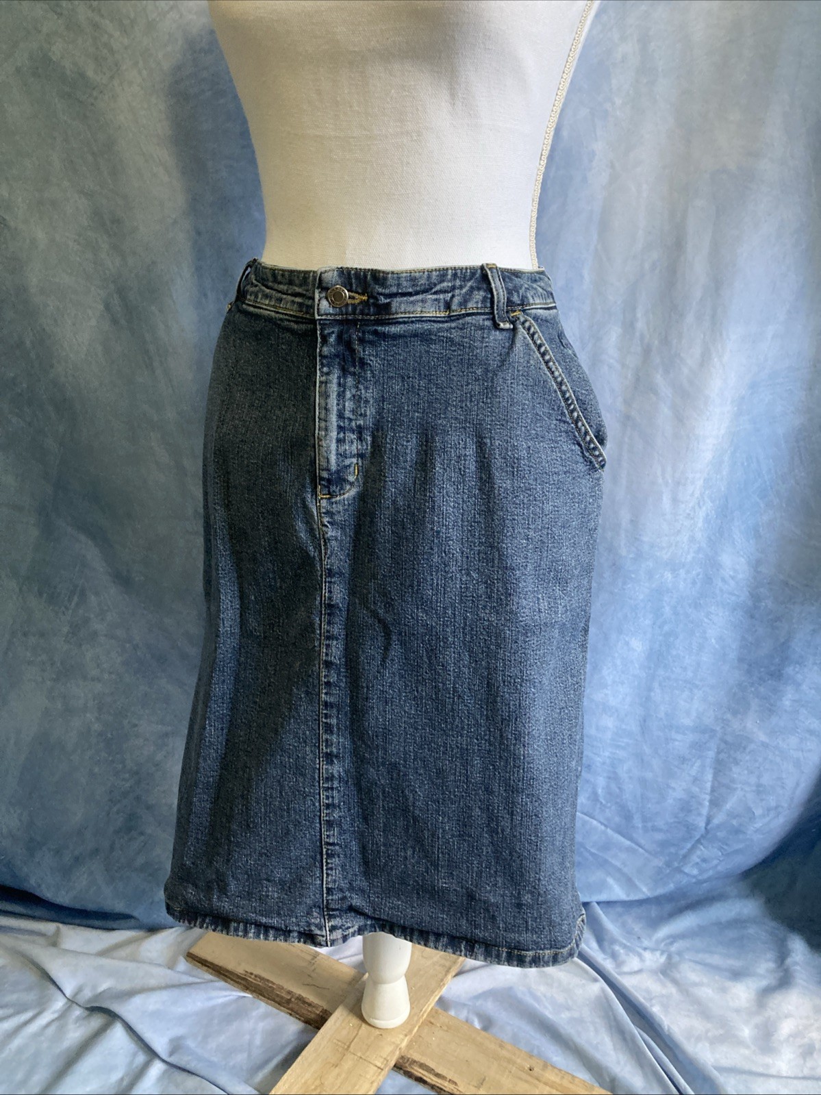 VTG 90s Villager Sport Liz Claiborne Denim Skirt Size 10 GUC Blue Stretch Midi