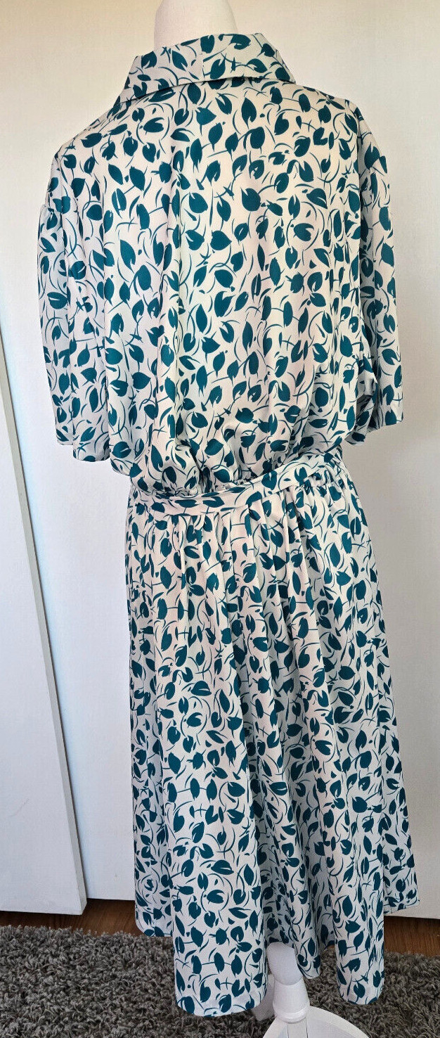 Vintage Lasting comfort polyester floral 1940s style 1980s dress green white