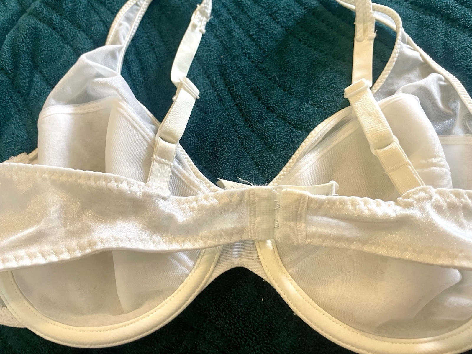 Vintage 90s Wonderbra 38B White Satin Bra