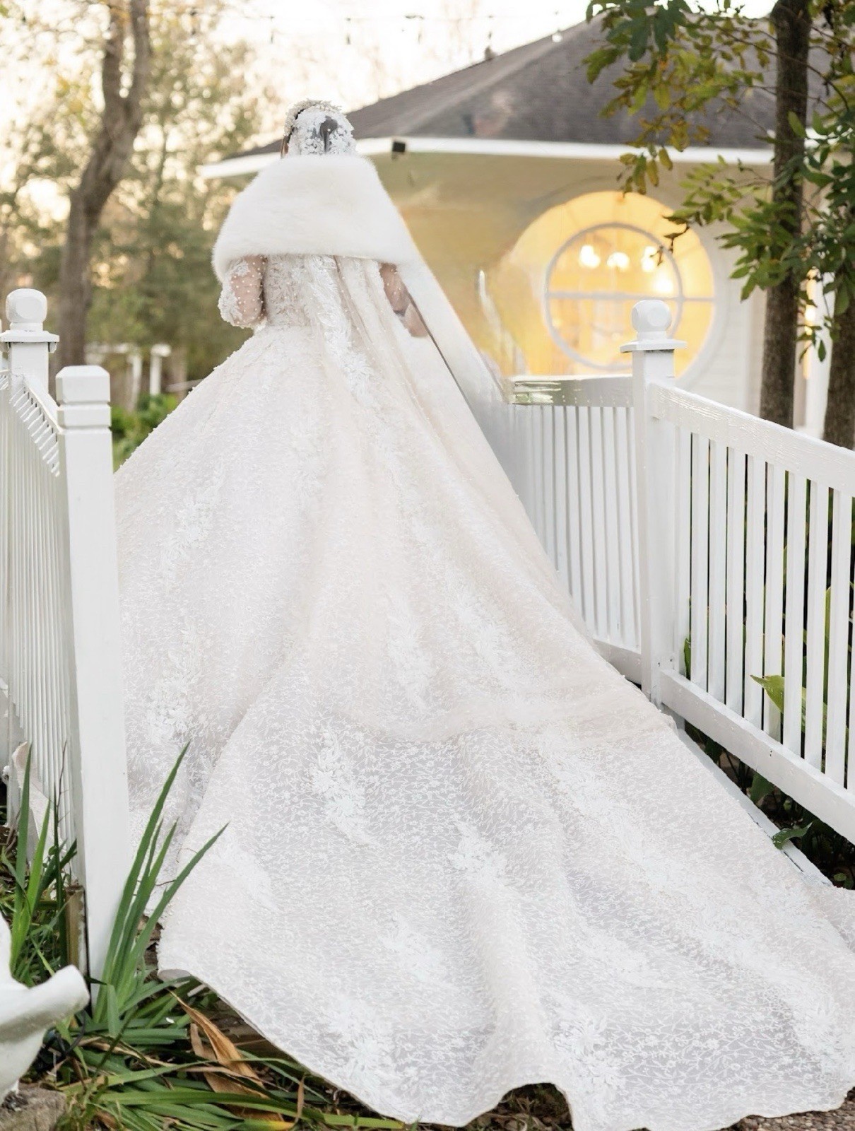 wedding dress size 6 pre owned
