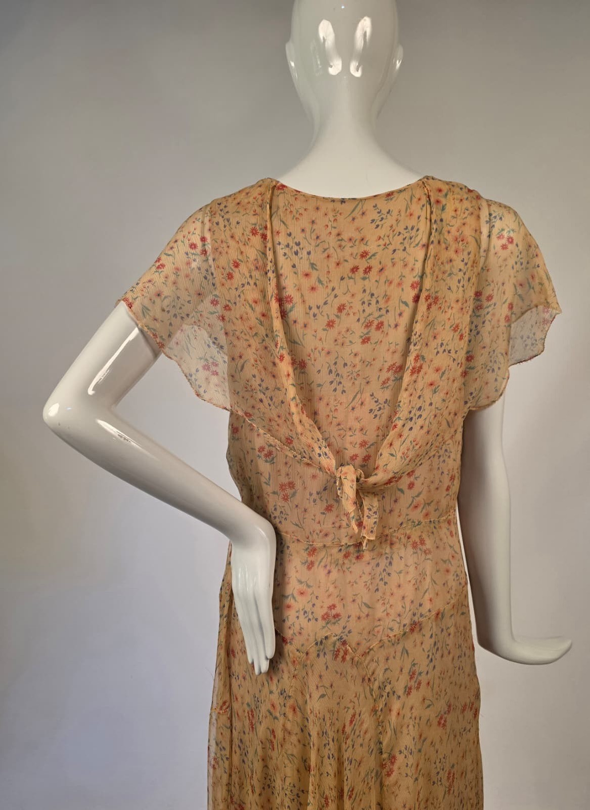 ENCHANTING 1920’S SMALL SCALE FLORAL PRINT SILK CHIFFON DRESS W CAPE COLLAR