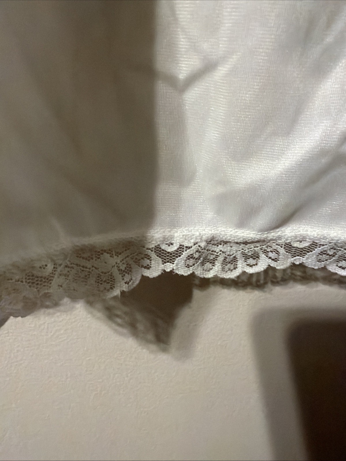 Pinehurst Slip Vintage White 35” Lace Hem Side Slit #5484 Large 100% Nylon