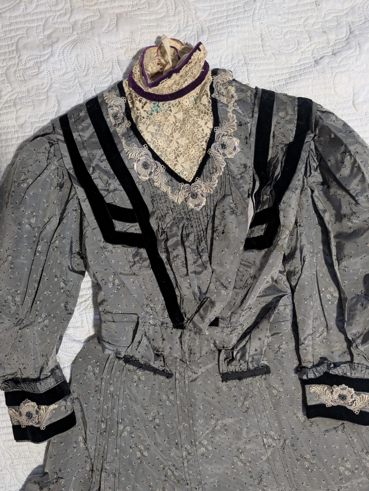 Victorian Edwardian (1890s-1900s), Gilded Age, or « Gibson Girl » style.