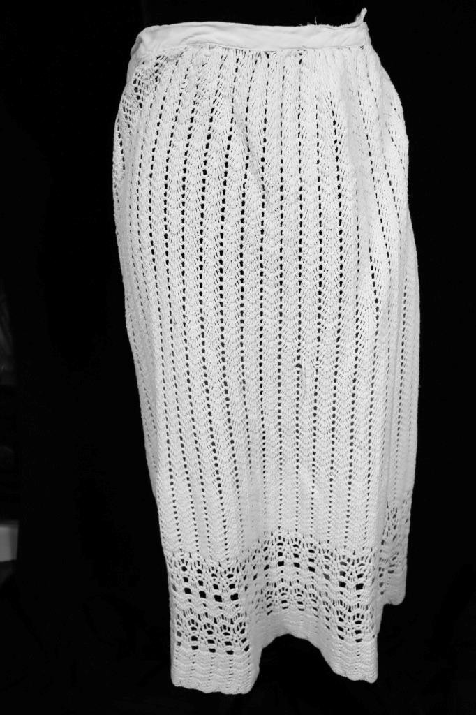 Antique Edwardian French White Hand Crochet Cotton Petticoat Size Med 34&Prime; Waist