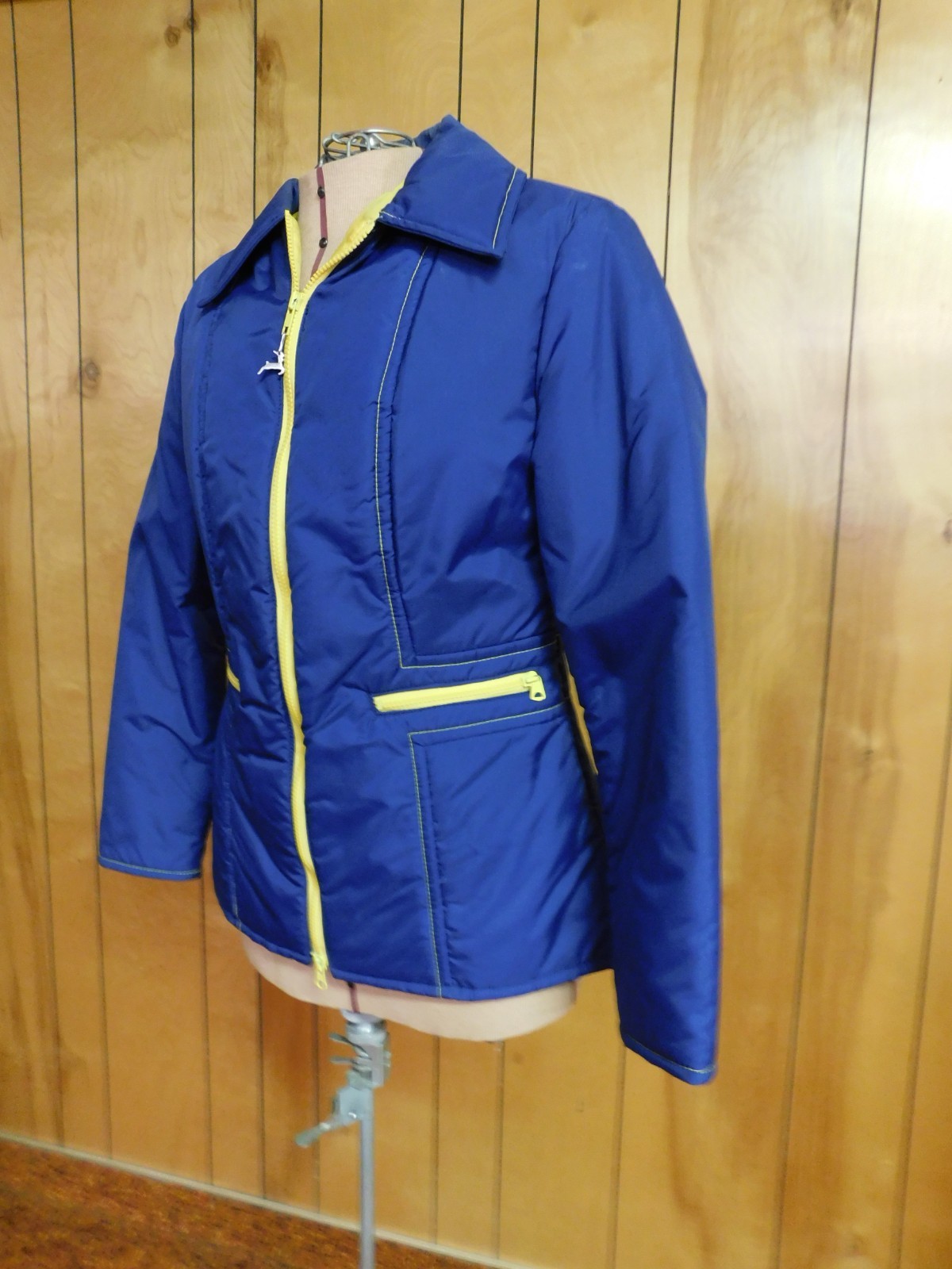Vintage 80&rsquo;s WHITE STAG Ski Jacket Coat 35&Prime; Waist Blue w/ Yellow