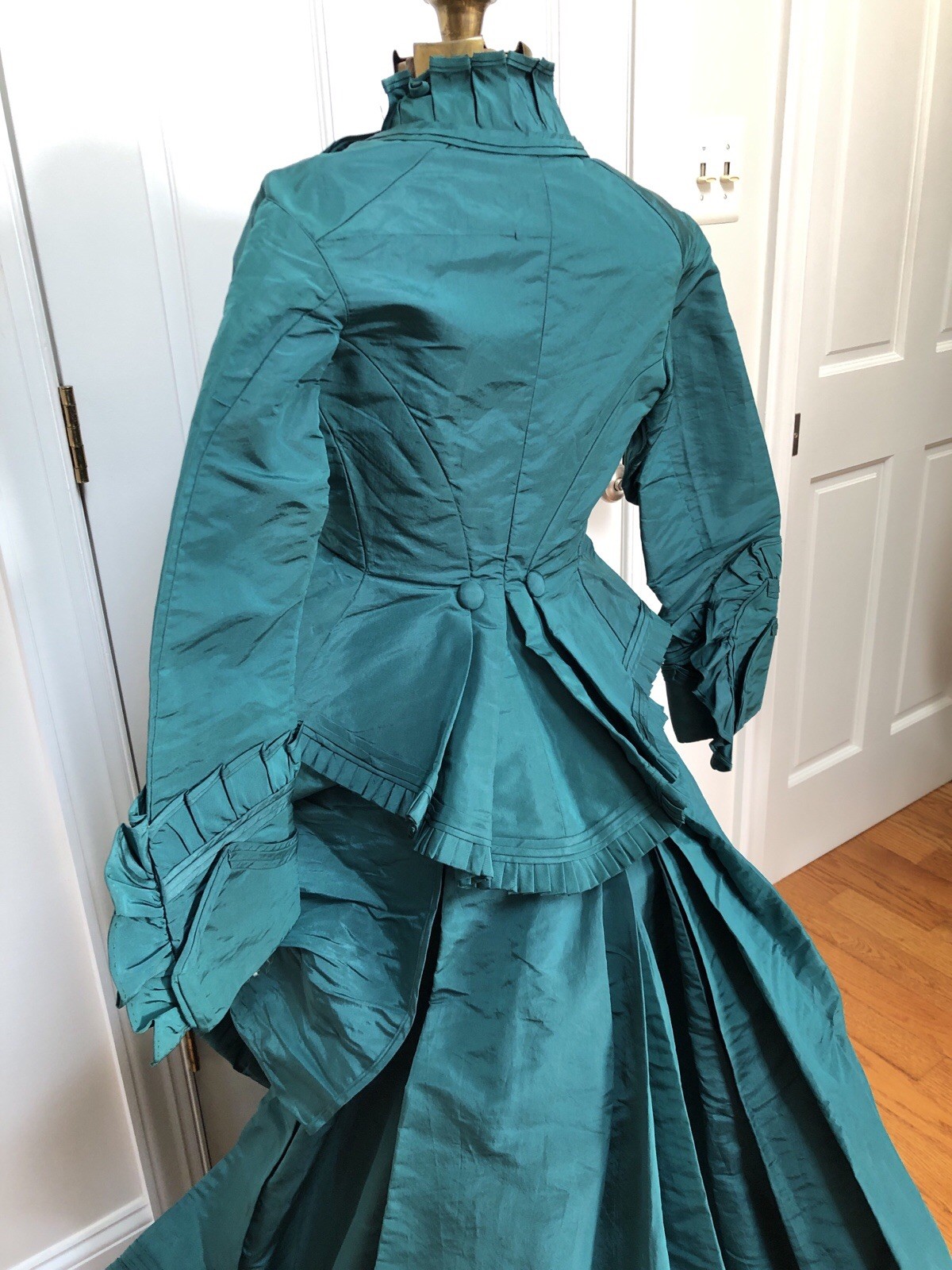 Antique 1880s 3Pc *EMERALD GREEN SILK Victorian BUSTLE DRESS w/PRINCESS JACKET*