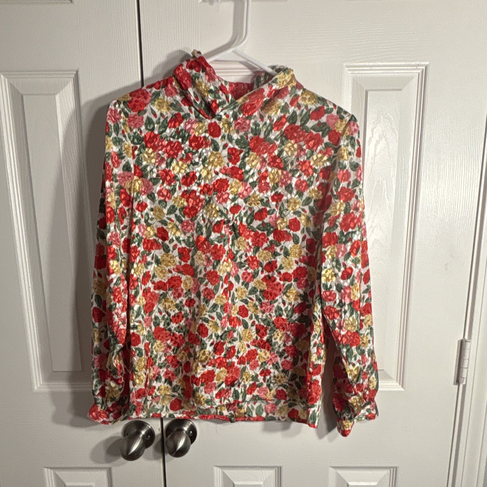 Vintage 1980s Michelle Stuart Floral Blouse W/Notched Collar And Button Back 6