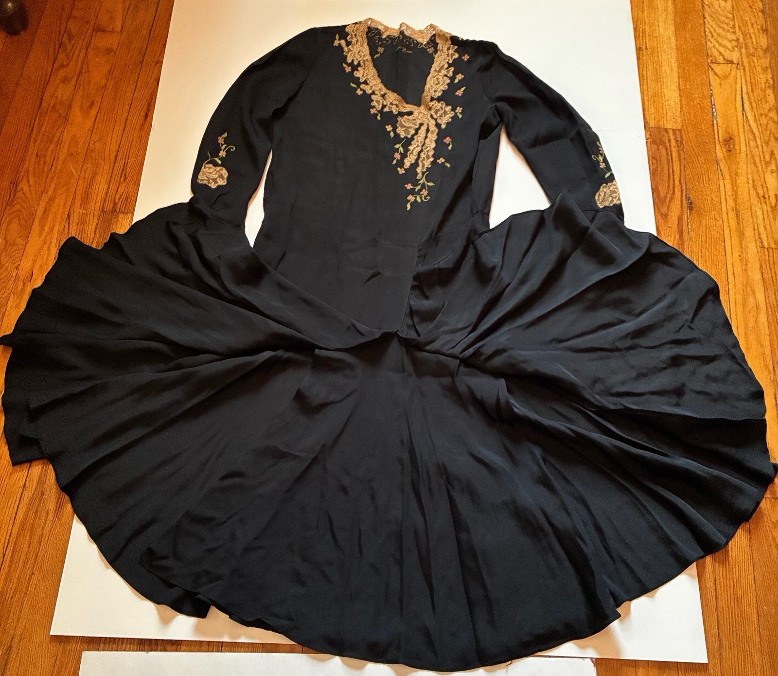 1920&rsquo;S Flapper Drop Waist Afternoon Dress Asymmetrical Lace Embroidery Silk