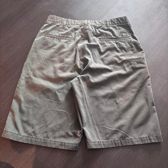 Sick Vintage Volcom grey skater shorts