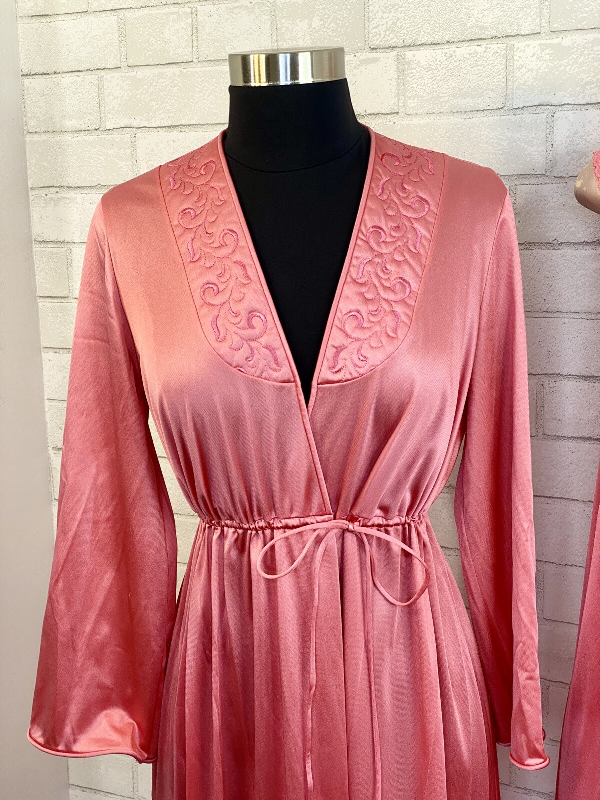 Vintage VANITY FAIR Nylon Pink Peignoir Robe Long Nightgown Hollywood Regency