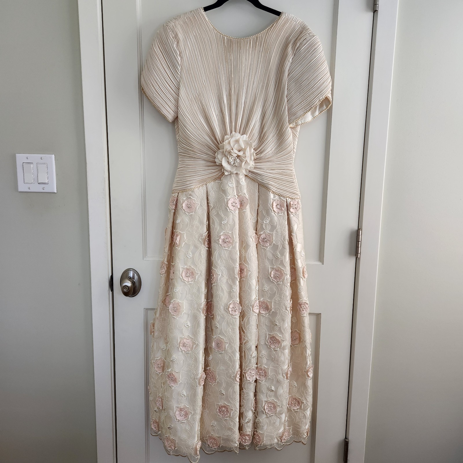 Vintage George F Couture Champagne Floral Formal Dress Size 6 Wedding Guest