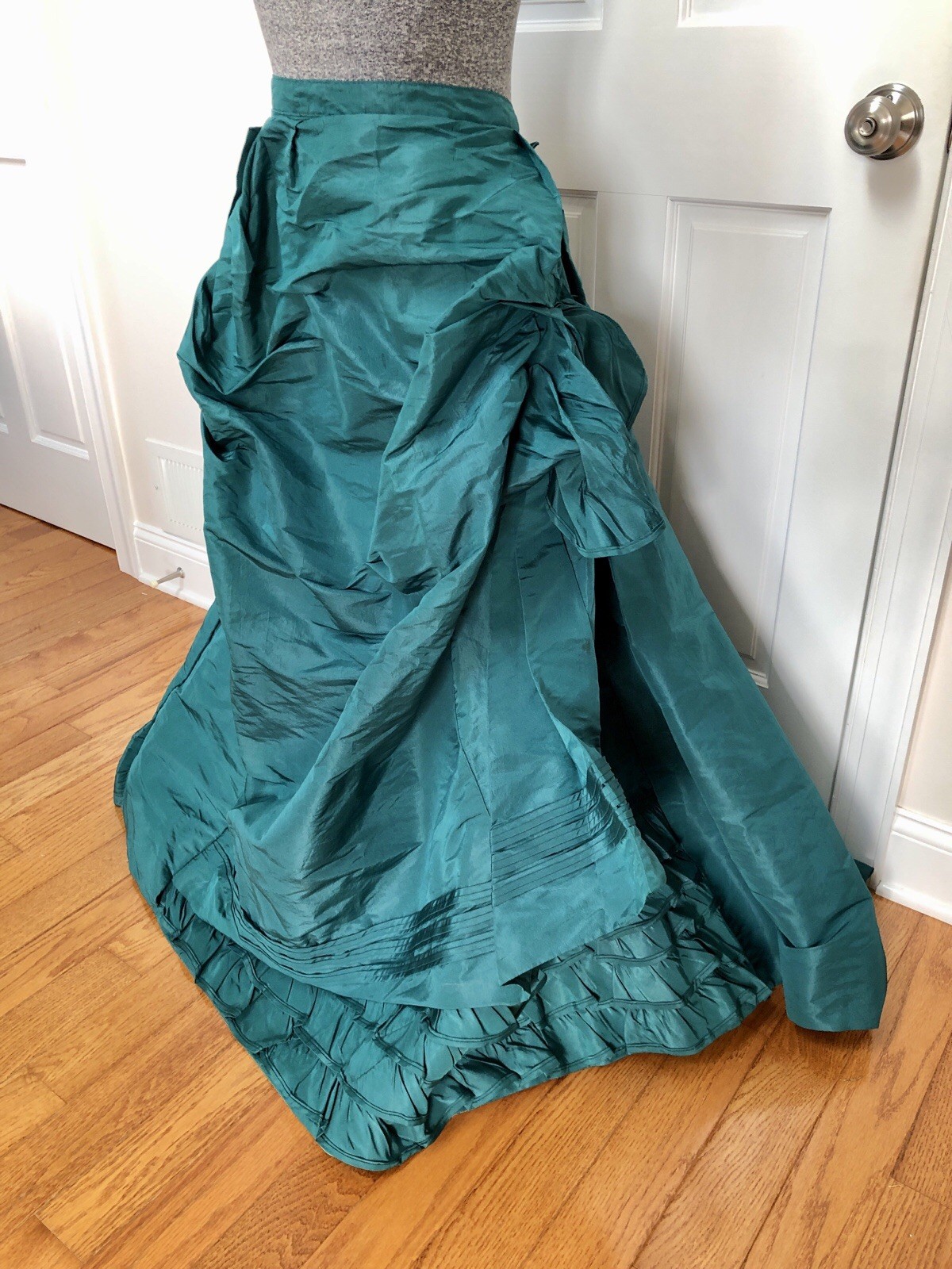 Antique 1880s 3Pc *EMERALD GREEN SILK Victorian BUSTLE DRESS w/PRINCESS JACKET*